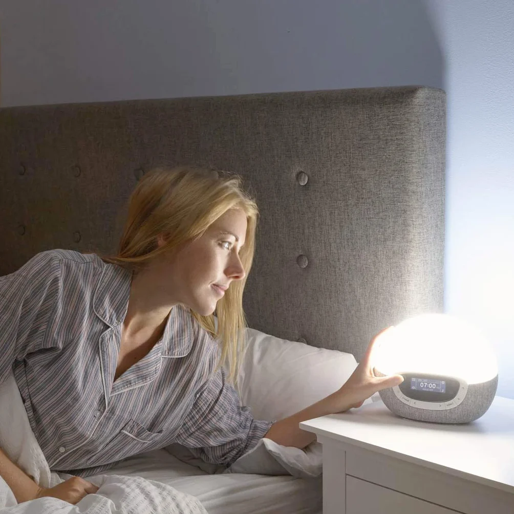 Lumie Bodyclock Shine 300 – budzik z radiem, 15 dźwięków i zachód snu