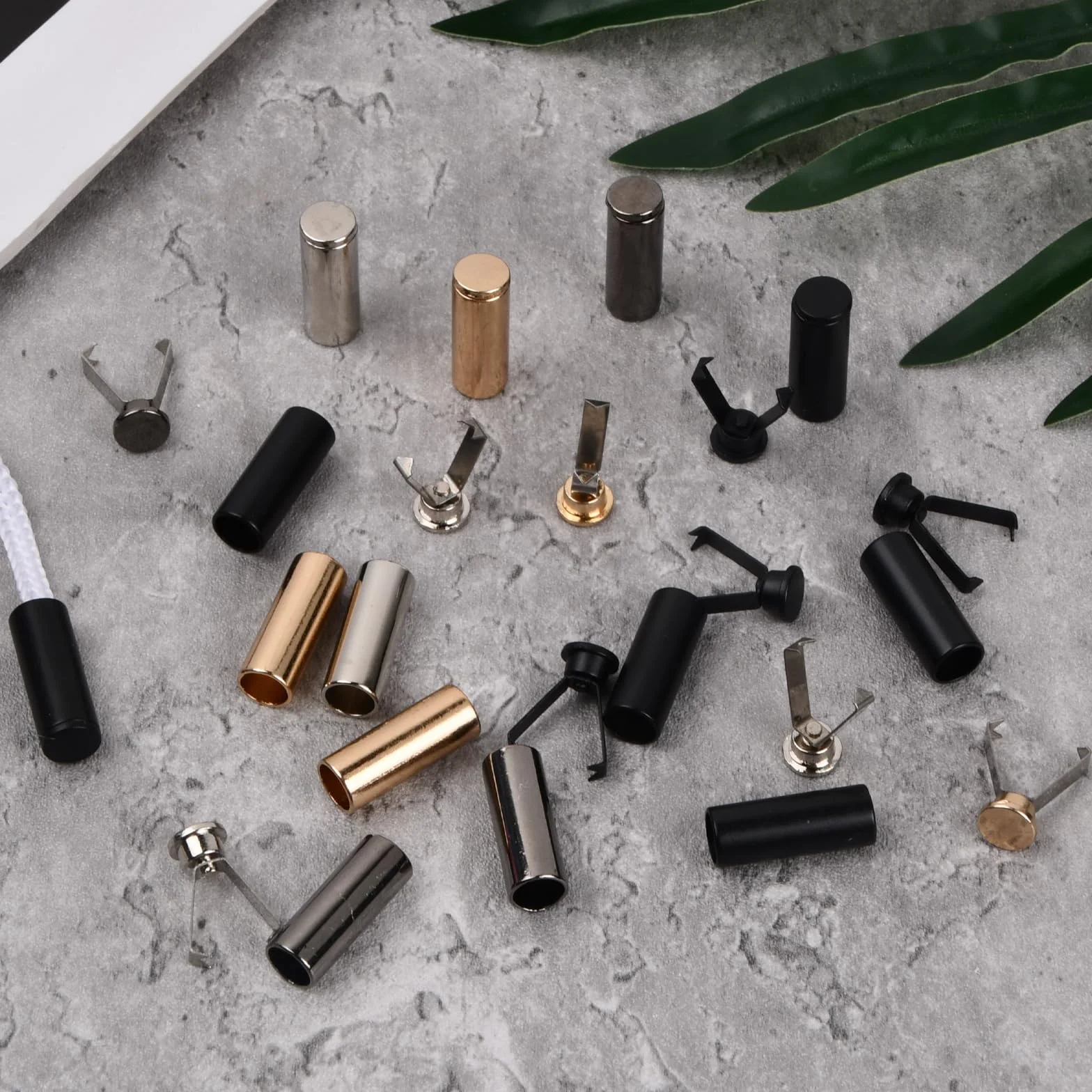Dokeno 24 szt. końcówek do sznurówek, 4 kolory głowa i sznurówki, metalowe sznurowadła do naprawy butów DIY Deco, aluminiowe klamry do sznurówek, głowa do odzieży plecak odzież sportowa, czarny,