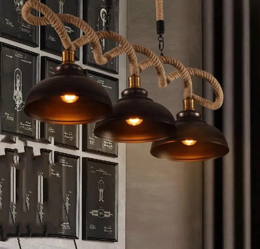Lampa wisząca ze starego metalu