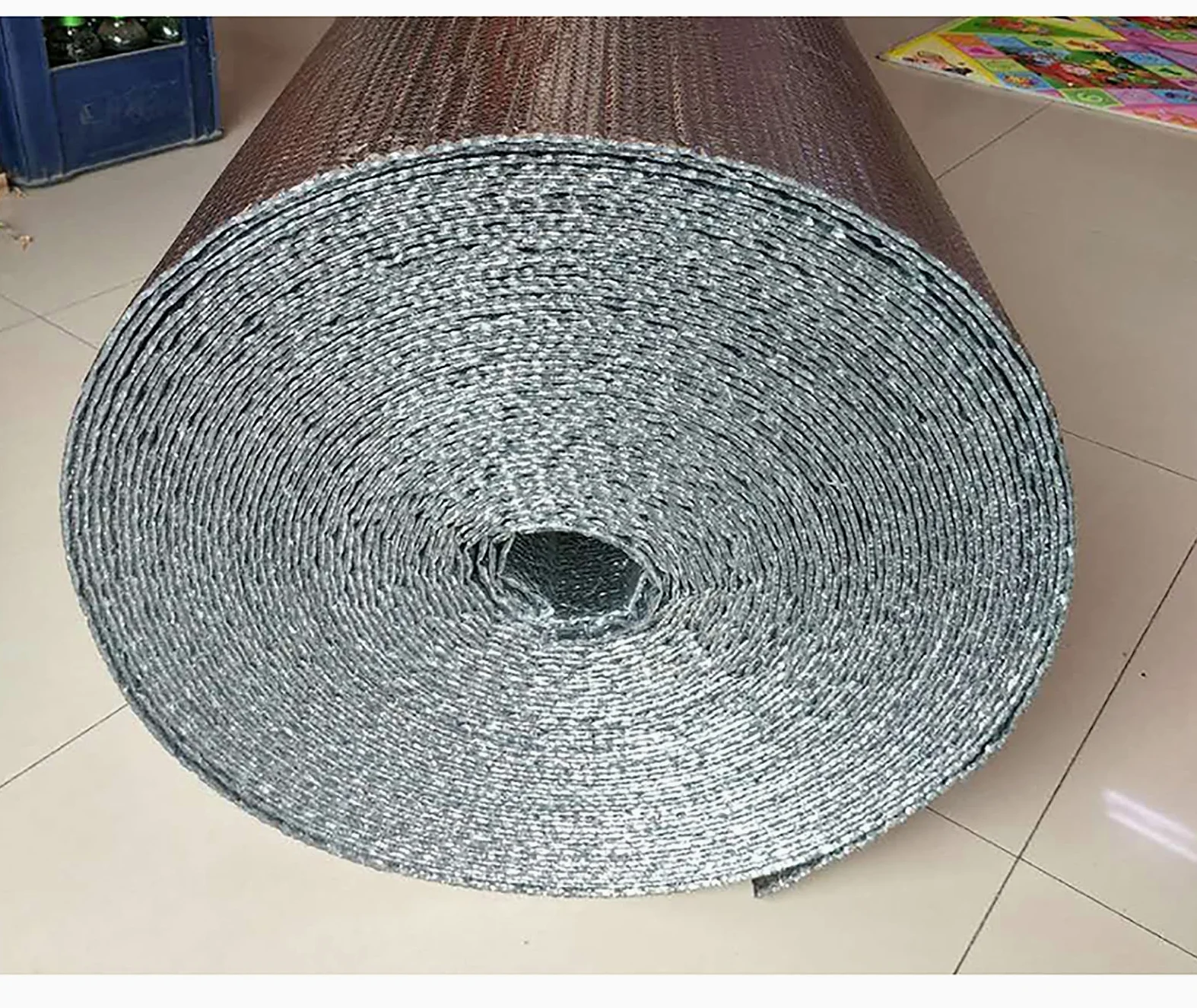 Bariera parowa podwójna aluminiowa warstwa folia bąbelkowa rolka izolacyjna samoprzylepna zatrzymująca ciepło i energooszczędna folia izolacyjna do chłodnicy oszczędność energii (rozmiar: 1 x 10 m / 3,2 x 32,8 ft)